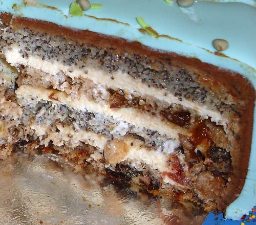 Трехслойный торт с орехами, изюмом и маком рецепт – Немецкая кухня: Выпечка и десерты. «Еда»